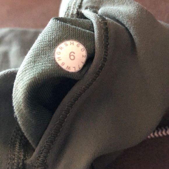 EUC Lululemon DARK FOREST Align II crops, 6 - Picture 6 of 6